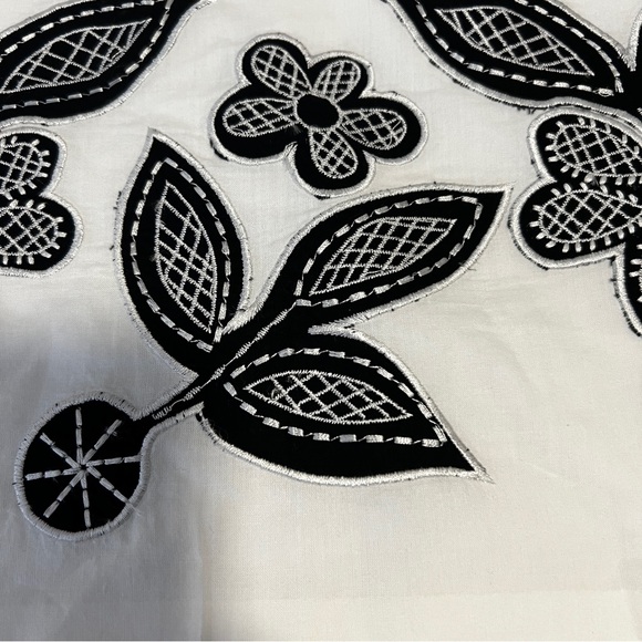 Chaudry KC NWT White skirt size SMALL - Picture 2 of 4